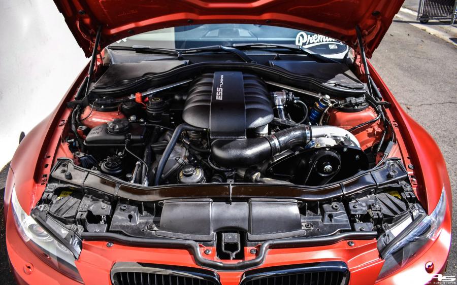 Моторный отсек BMW M3 Coupe Frozen Red by EAS (E92) 2011 года  (фото 3 из 12)